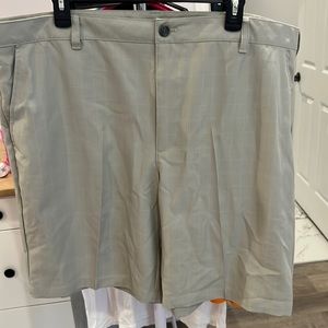 Men’s Izod golf khaki plaid, shorts, size 42